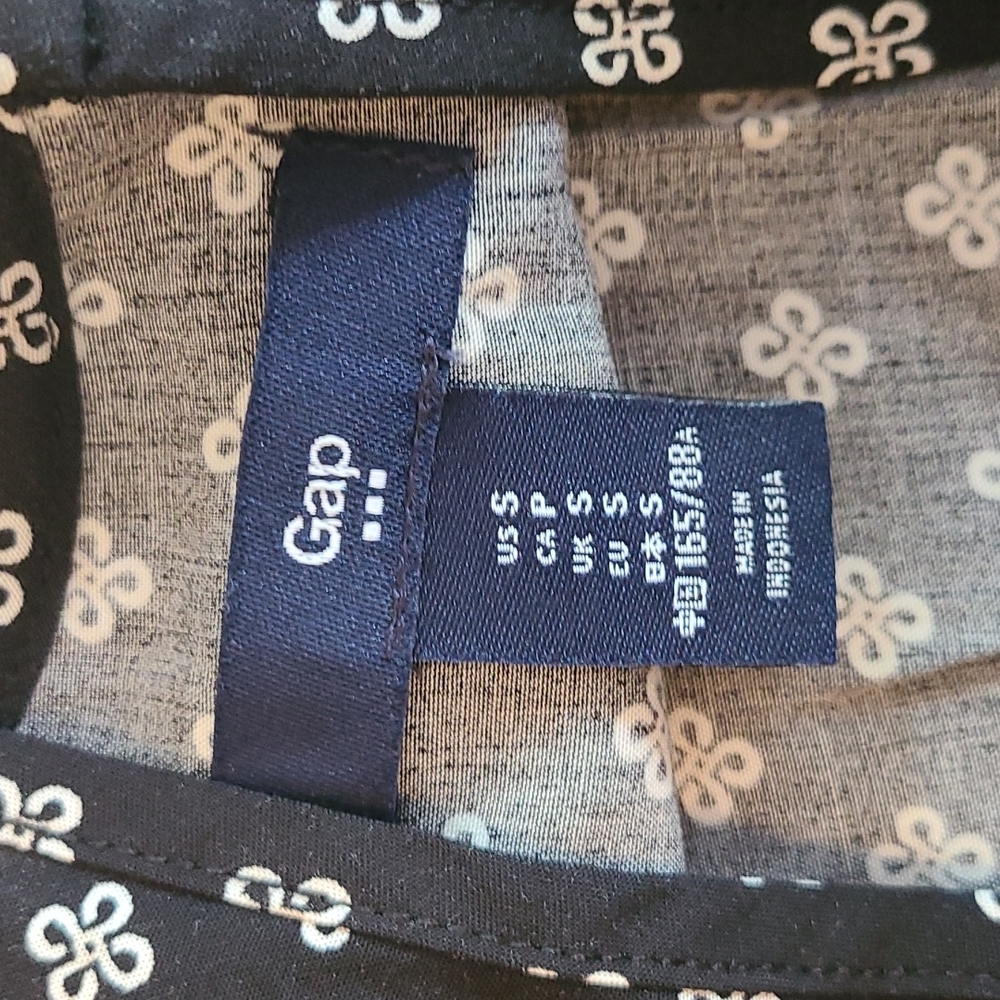 Gap - Picture 2 of 3